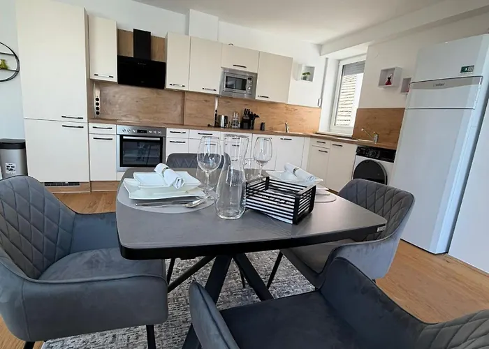1 Bdr - Shine, In Vienna's Venter Wiedeń